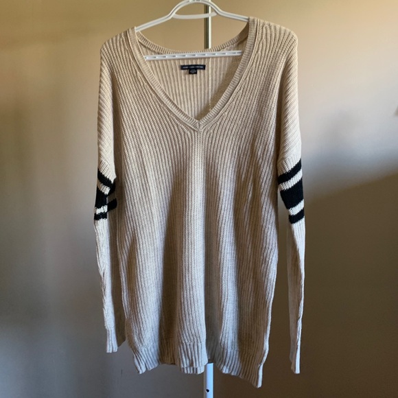 American Eagle - V-Neck Sweater - Picture 3 of 4